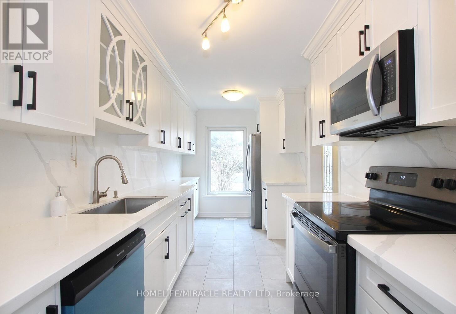 27 Craigleigh Crescent, Brampton, Ontario  L6T 2E3 - Photo 9 - W12826164