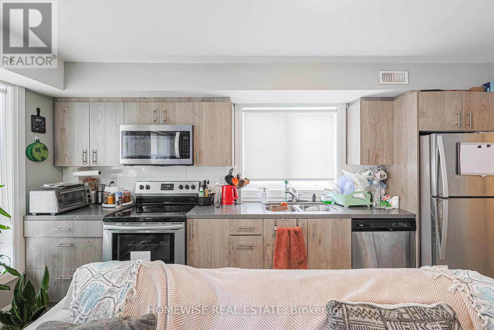 101 - 814 Glencairn Avenue, Toronto, Ontario  M6B 2A3 - Photo 10 - W12826192