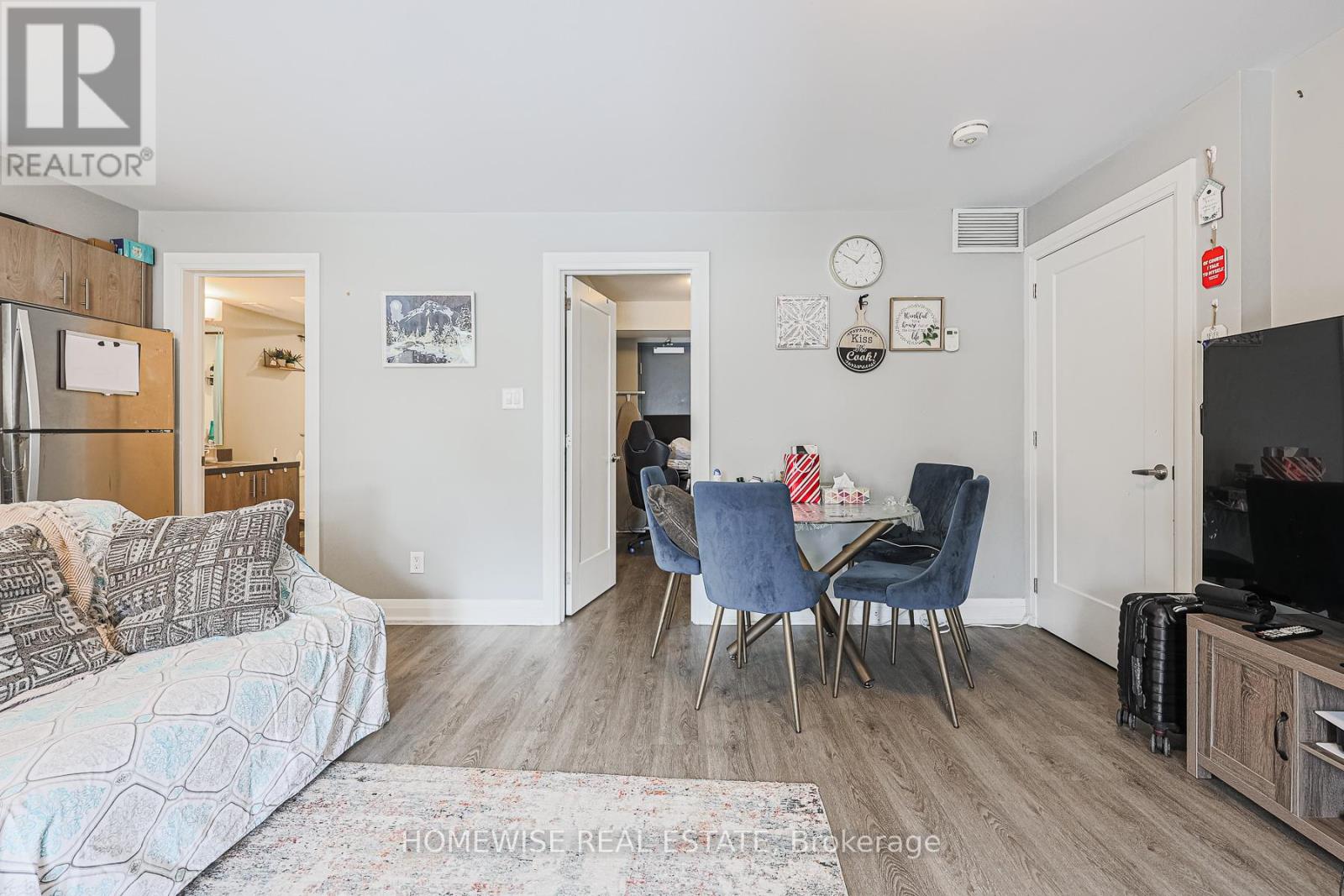 101 - 814 Glencairn Avenue, Toronto, Ontario  M6B 2A3 - Photo 5 - W12826192