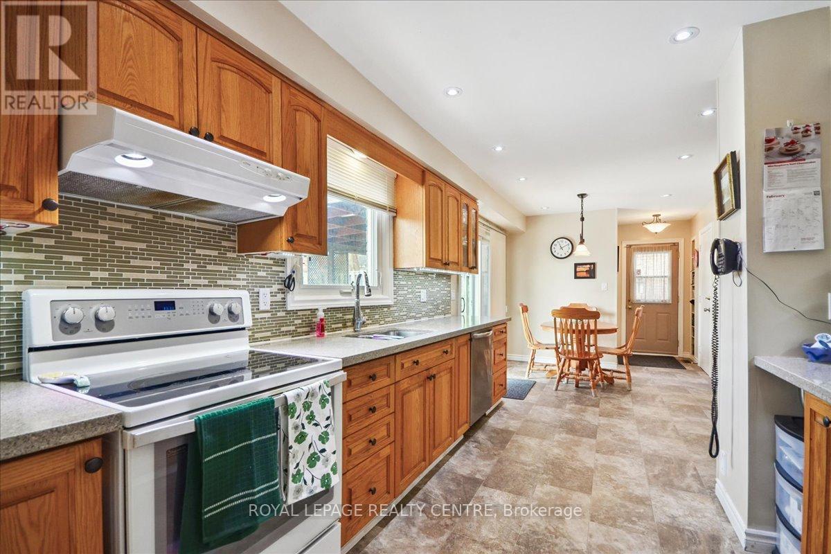 3316 Charmaine Heights, Mississauga, Ontario  L5A 3C1 - Photo 14 - W12826196