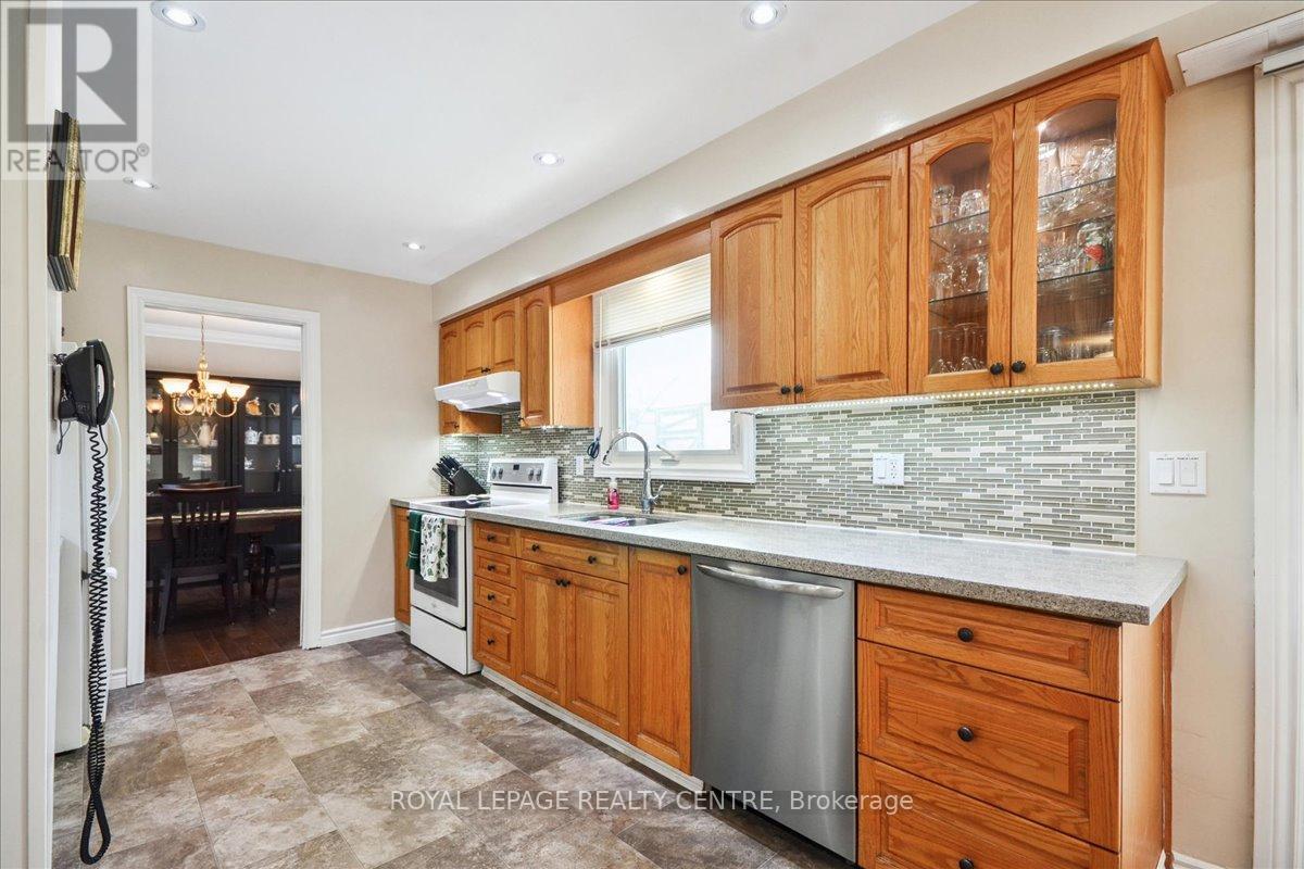 3316 Charmaine Heights, Mississauga, Ontario  L5A 3C1 - Photo 16 - W12826196