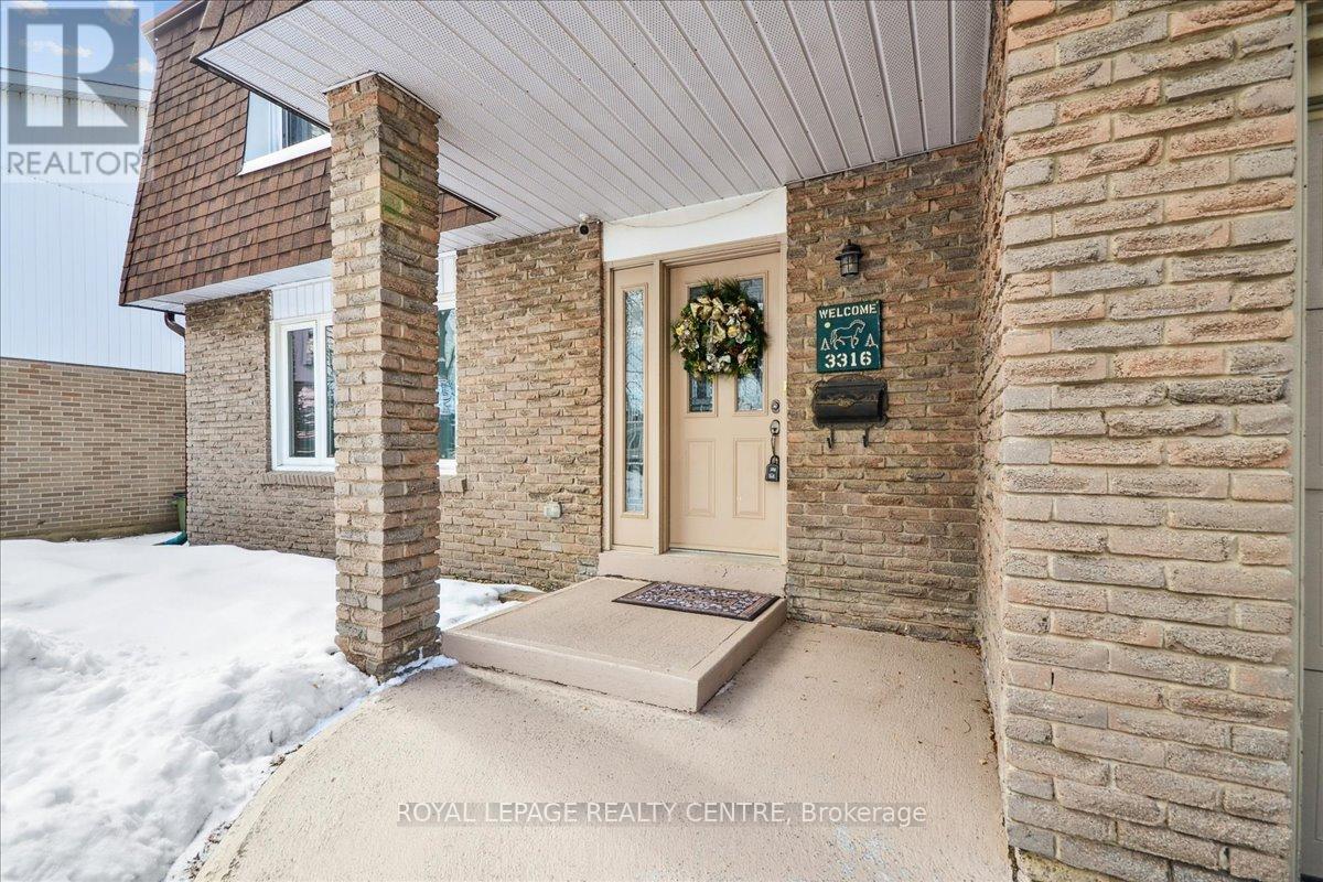 3316 Charmaine Heights, Mississauga, Ontario  L5A 3C1 - Photo 5 - W12826196