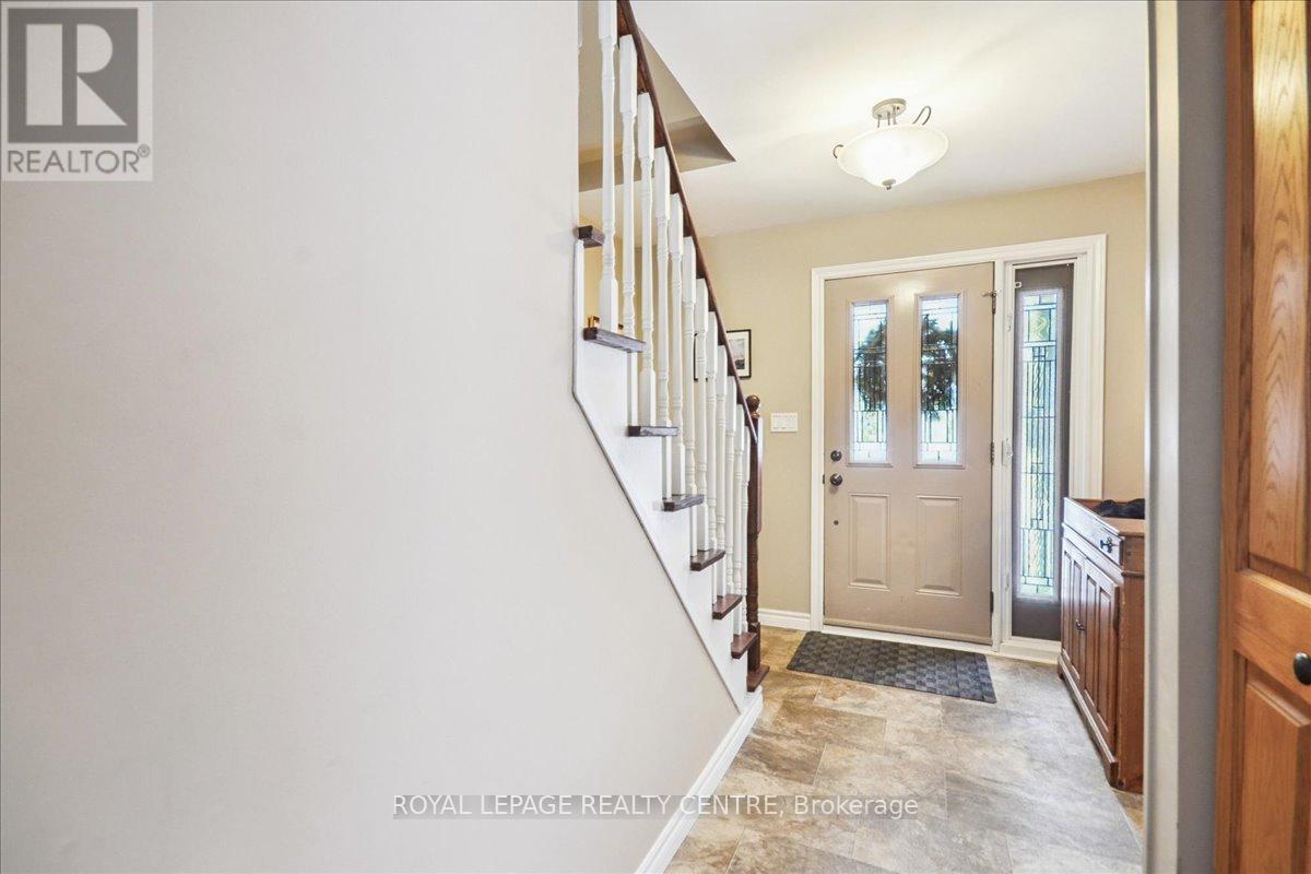 3316 Charmaine Heights, Mississauga, Ontario  L5A 3C1 - Photo 6 - W12826196