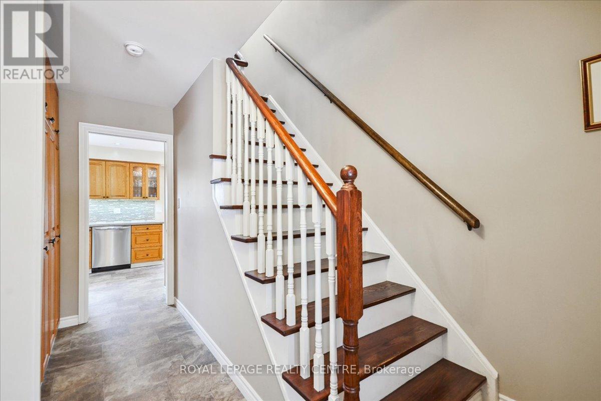 3316 Charmaine Heights, Mississauga, Ontario  L5A 3C1 - Photo 7 - W12826196