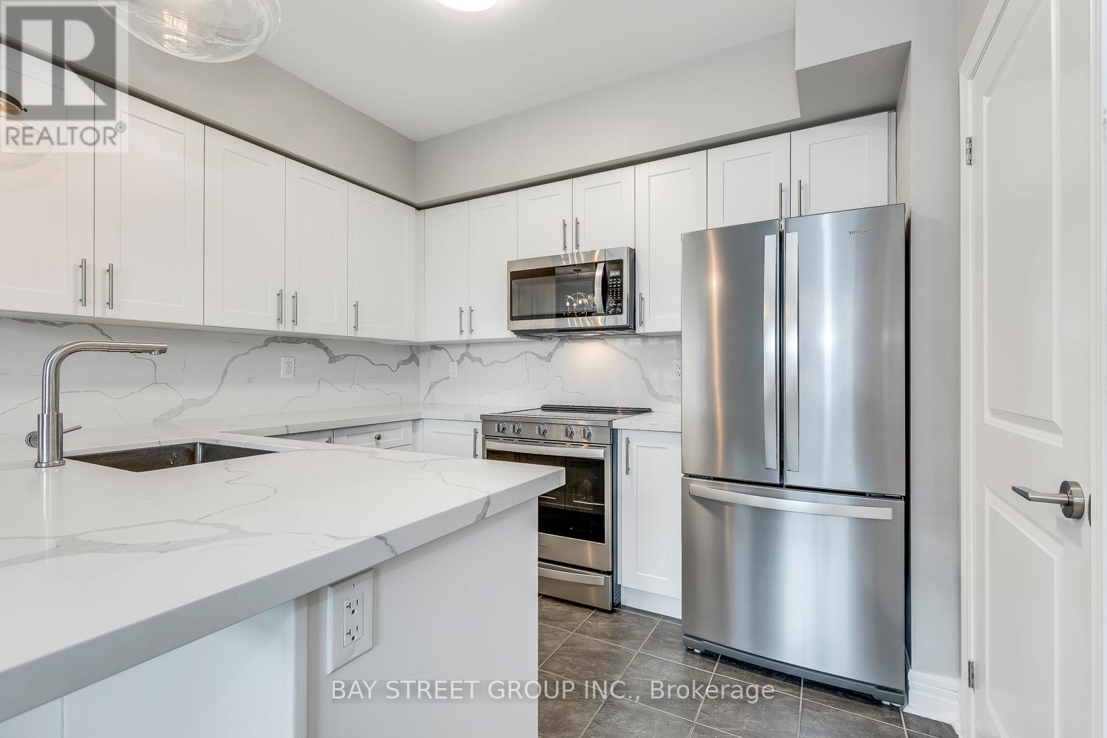 205 - 2326 Taunton Road W, Oakville, Ontario  L6H 0L3 - Photo 12 - W12826230