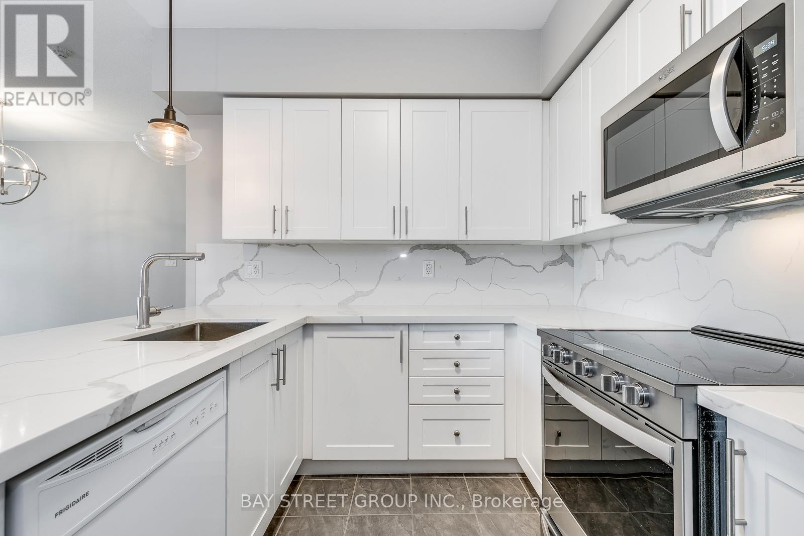 205 - 2326 Taunton Road W, Oakville, Ontario  L6H 0L3 - Photo 14 - W12826230