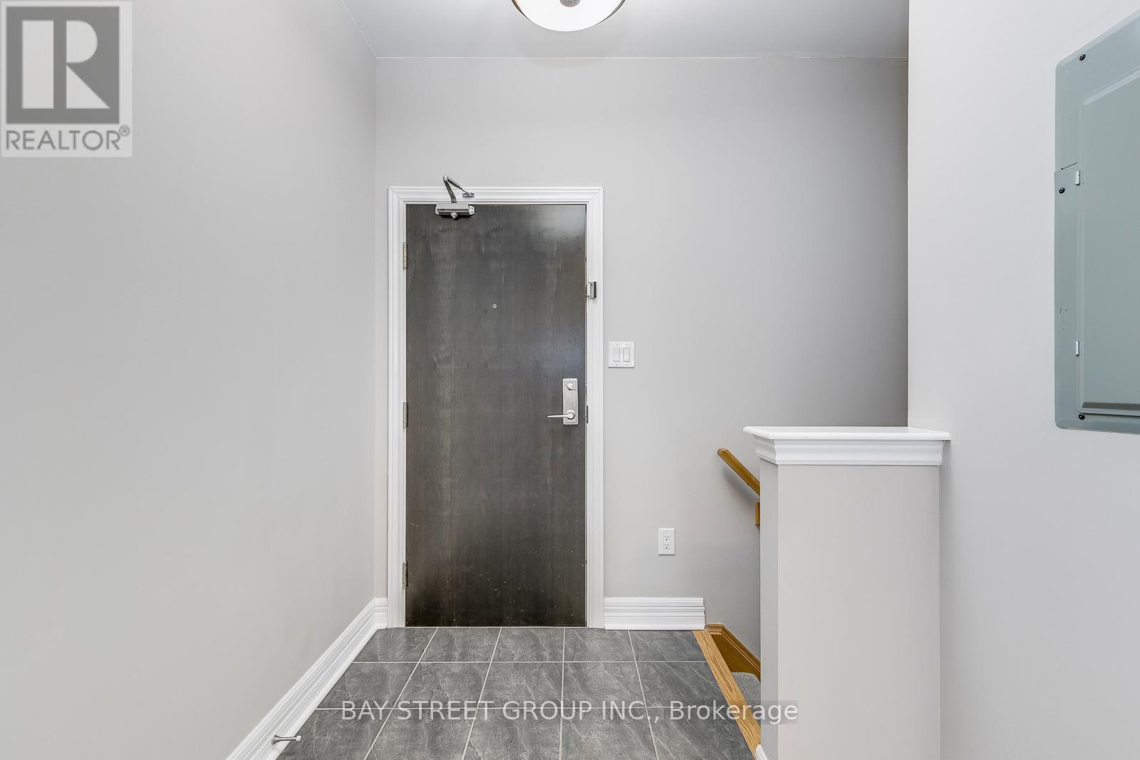 205 - 2326 Taunton Road W, Oakville, Ontario  L6H 0L3 - Photo 3 - W12826230