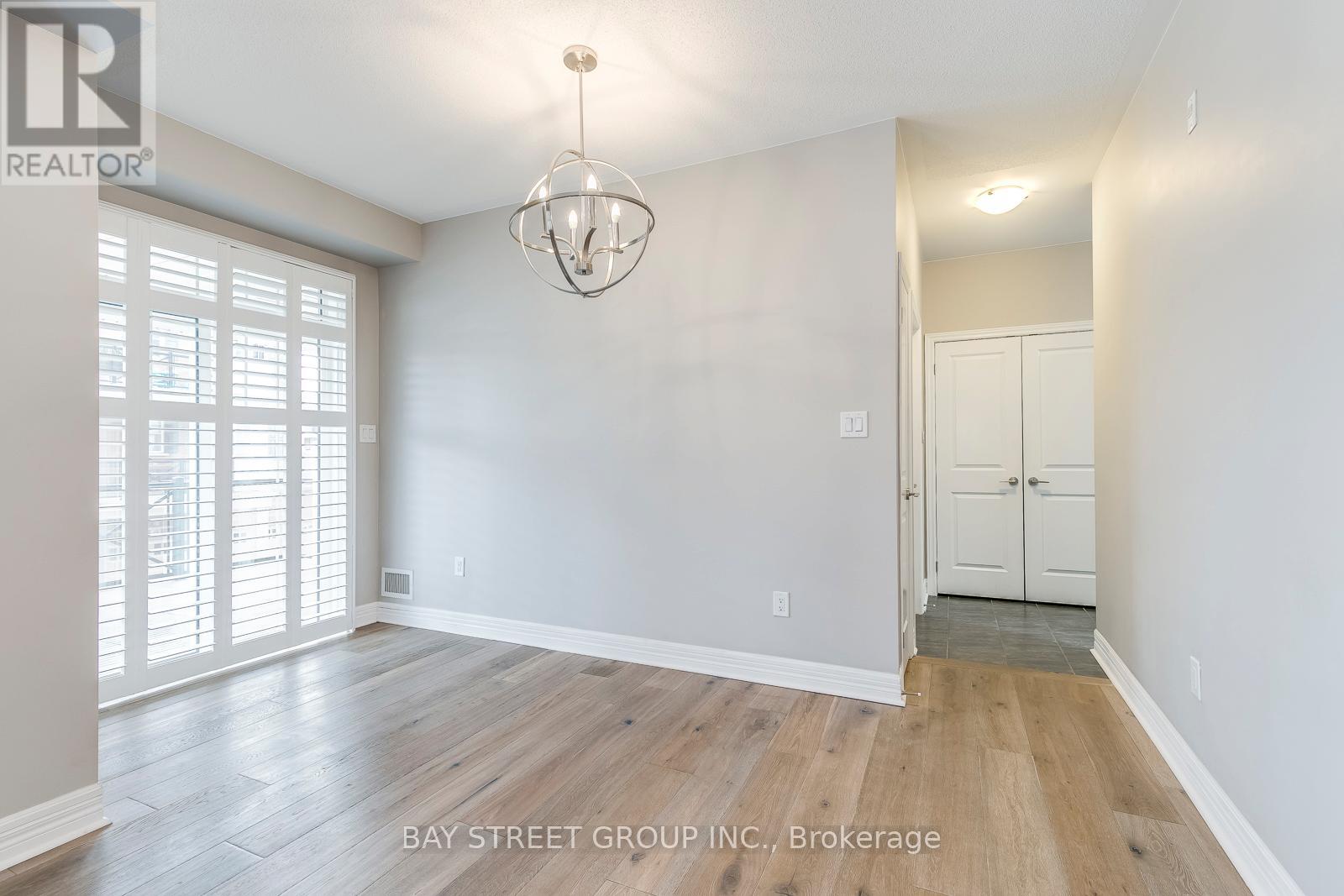 205 - 2326 Taunton Road W, Oakville, Ontario  L6H 0L3 - Photo 5 - W12826230