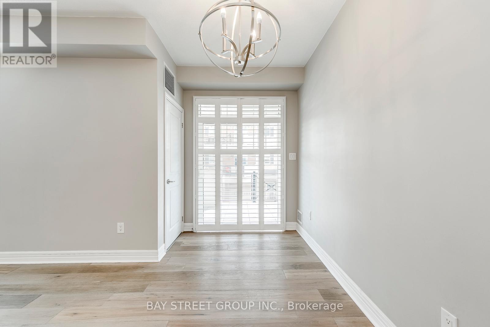 205 - 2326 Taunton Road W, Oakville, Ontario  L6H 0L3 - Photo 6 - W12826230