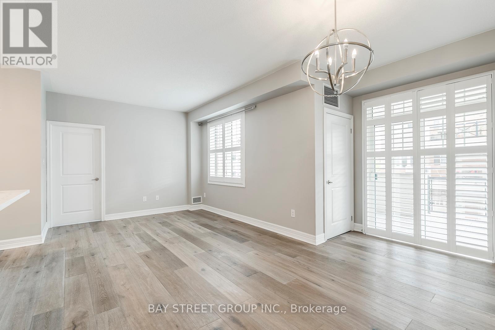 205 - 2326 Taunton Road W, Oakville, Ontario  L6H 0L3 - Photo 7 - W12826230