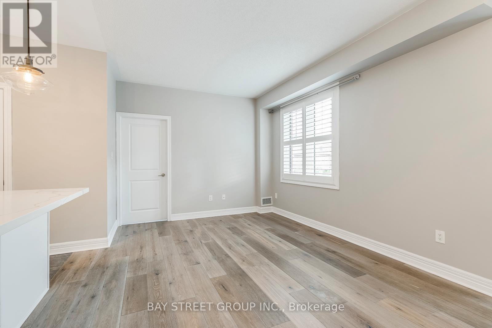 205 - 2326 Taunton Road W, Oakville, Ontario  L6H 0L3 - Photo 8 - W12826230