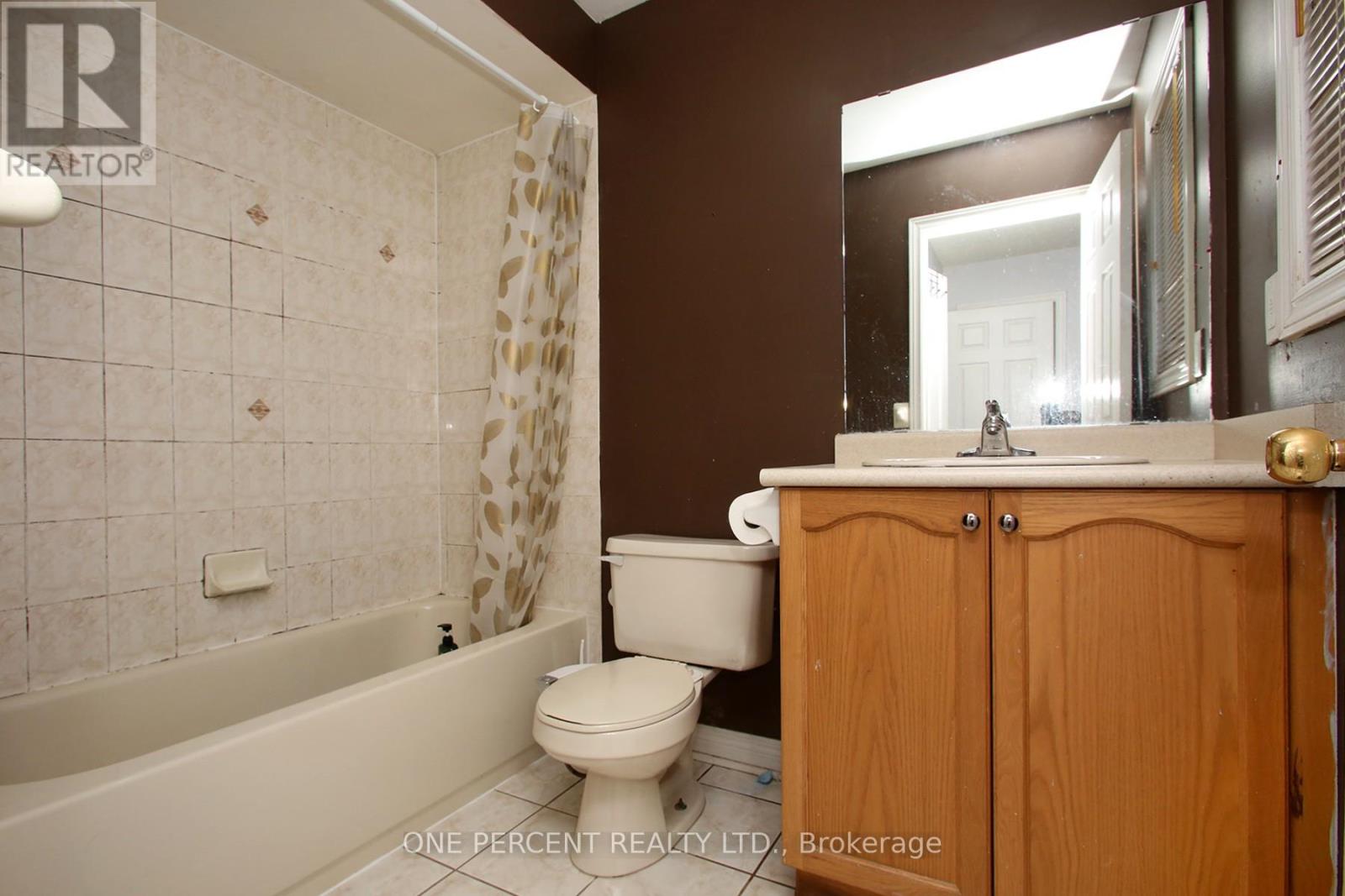 15 Martree Crescent, Brampton, Ontario  L6V 4R3 - Photo 10 - W12826280