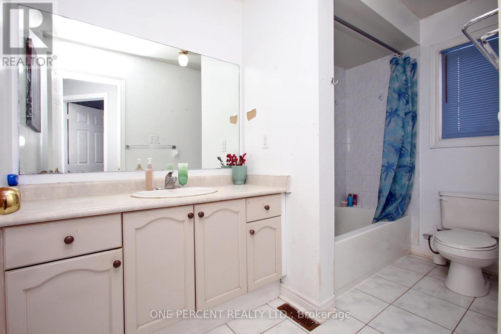 15 Martree Crescent, Brampton, Ontario  L6V 4R3 - Photo 13 - W12826280