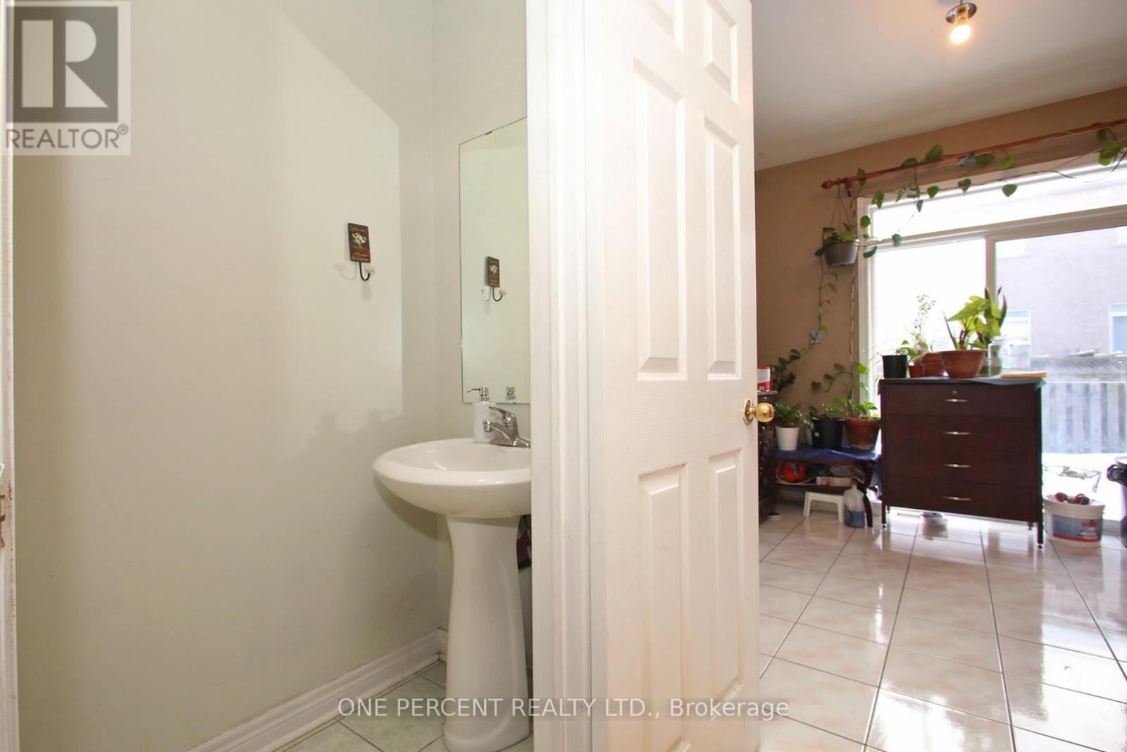 15 Martree Crescent, Brampton, Ontario  L6V 4R3 - Photo 14 - W12826280