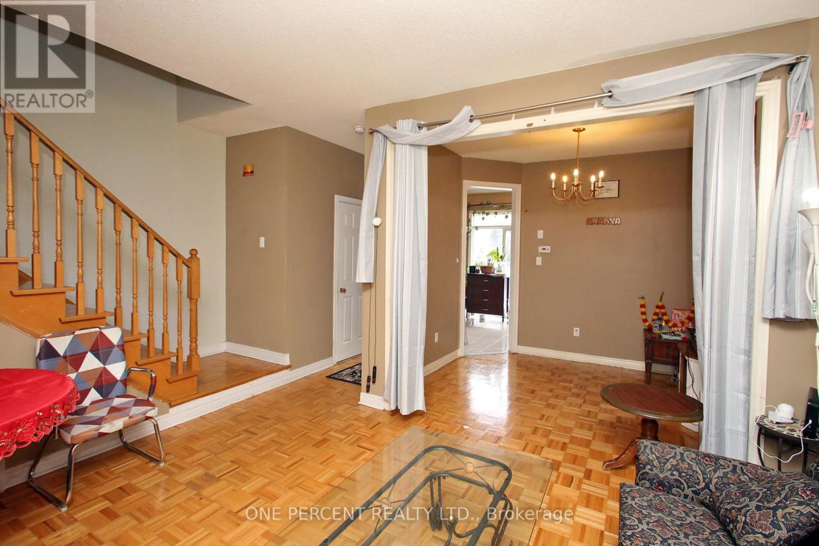 15 Martree Crescent, Brampton, Ontario  L6V 4R3 - Photo 3 - W12826280