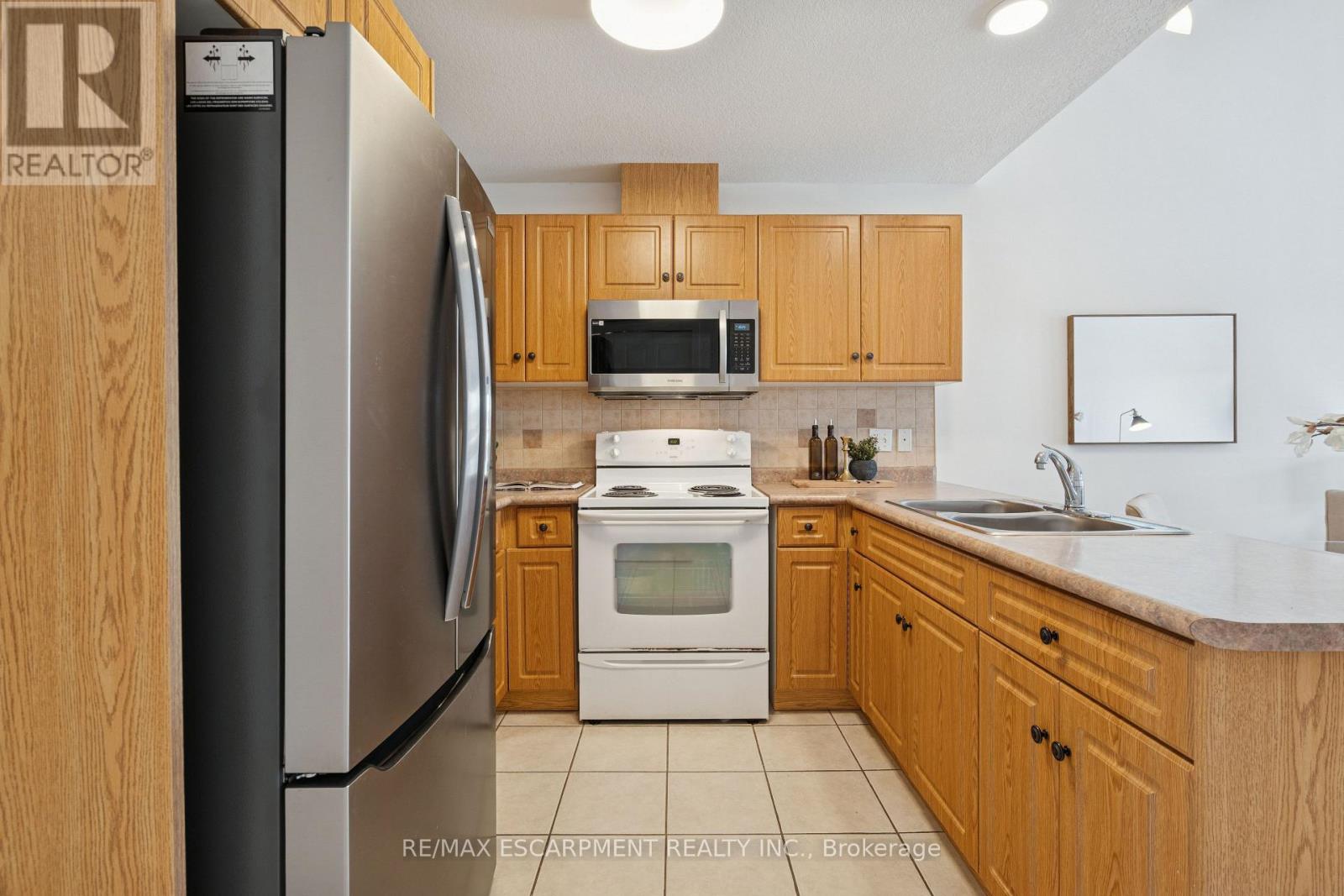 75 Doctor Moore Court, Halton Hills, Ontario  L7J 3A6 - Photo 16 - W12826294