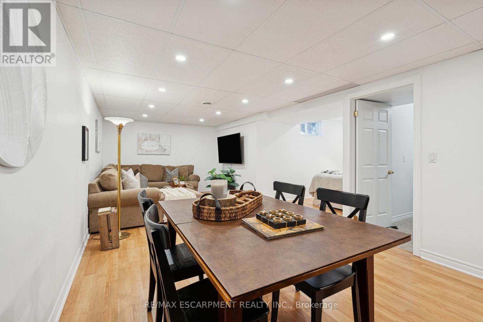 75 Doctor Moore Court, Halton Hills, Ontario  L7J 3A6 - Photo 33 - W12826294