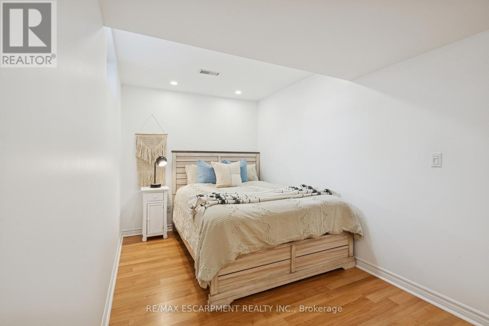 75 Doctor Moore Court, Halton Hills, Ontario  L7J 3A6 - Photo 39 - W12826294