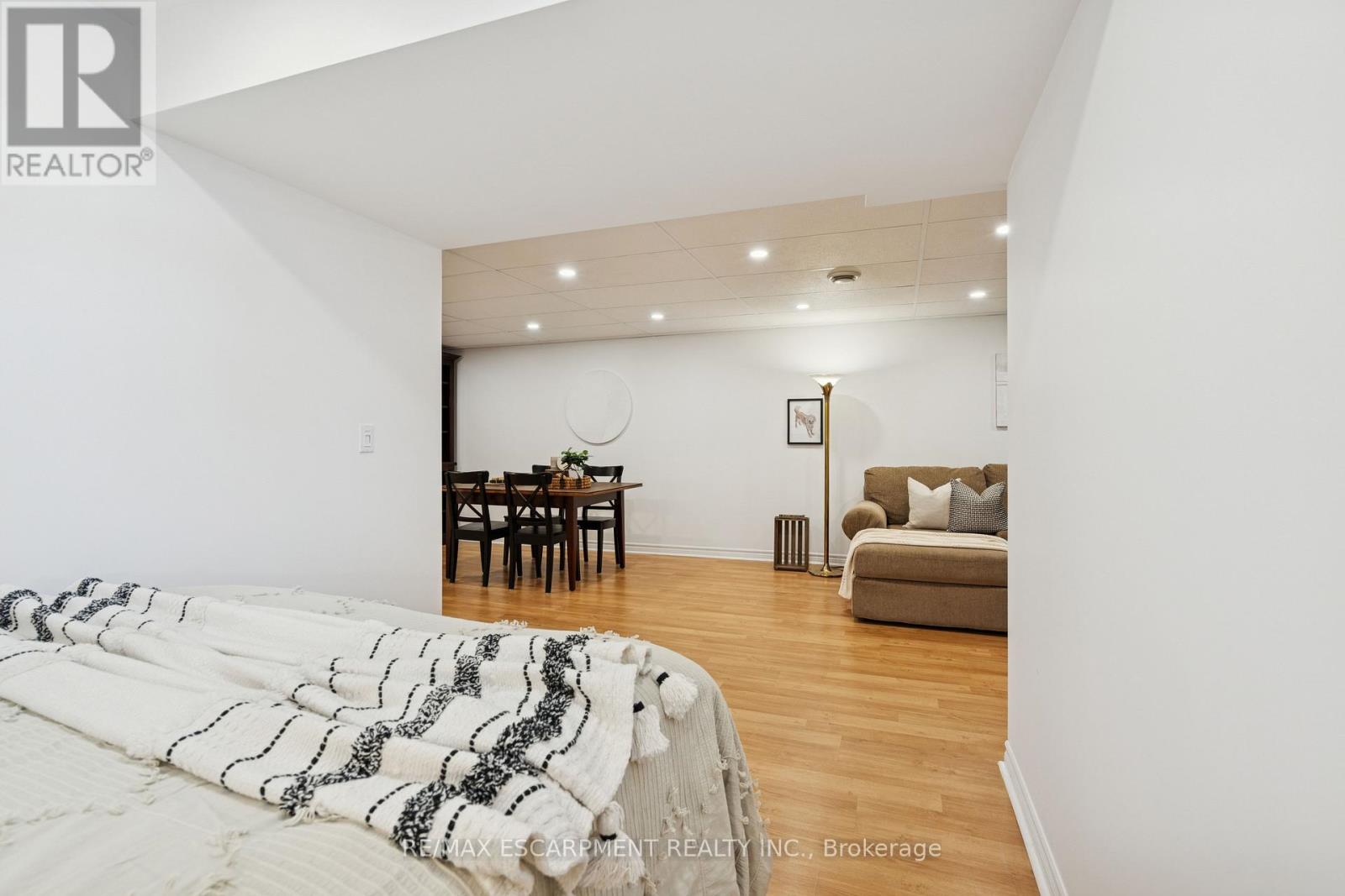 75 Doctor Moore Court, Halton Hills, Ontario  L7J 3A6 - Photo 41 - W12826294