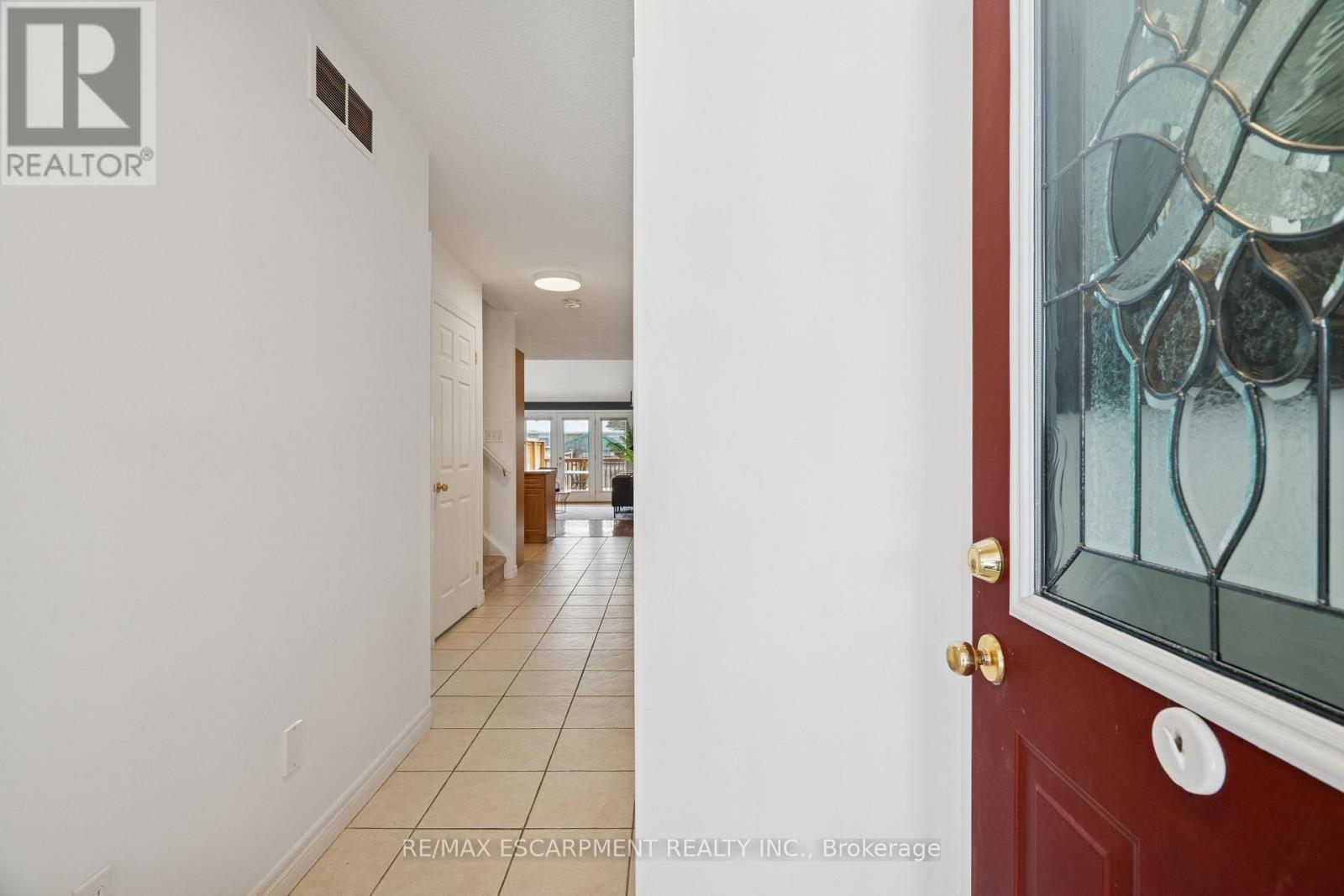 75 Doctor Moore Court, Halton Hills, Ontario  L7J 3A6 - Photo 5 - W12826294