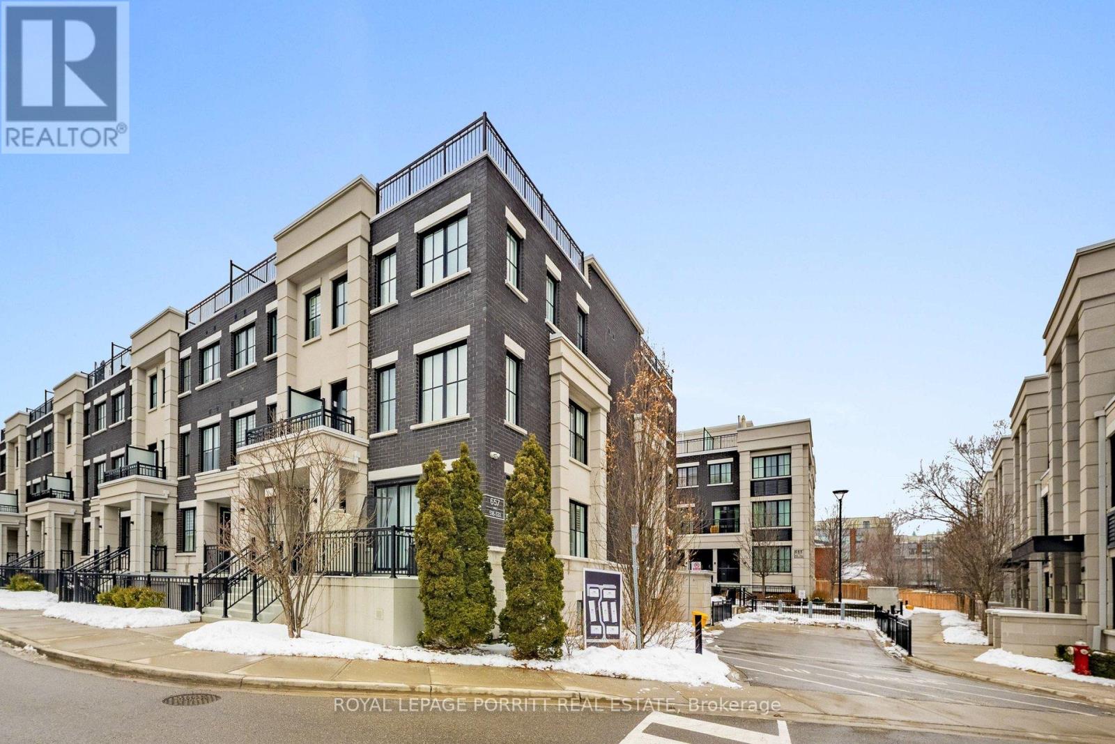 707 - 665 Cricklewood Drive, Mississauga, Ontario  L5G 0B9 - Photo 3 - W12826322