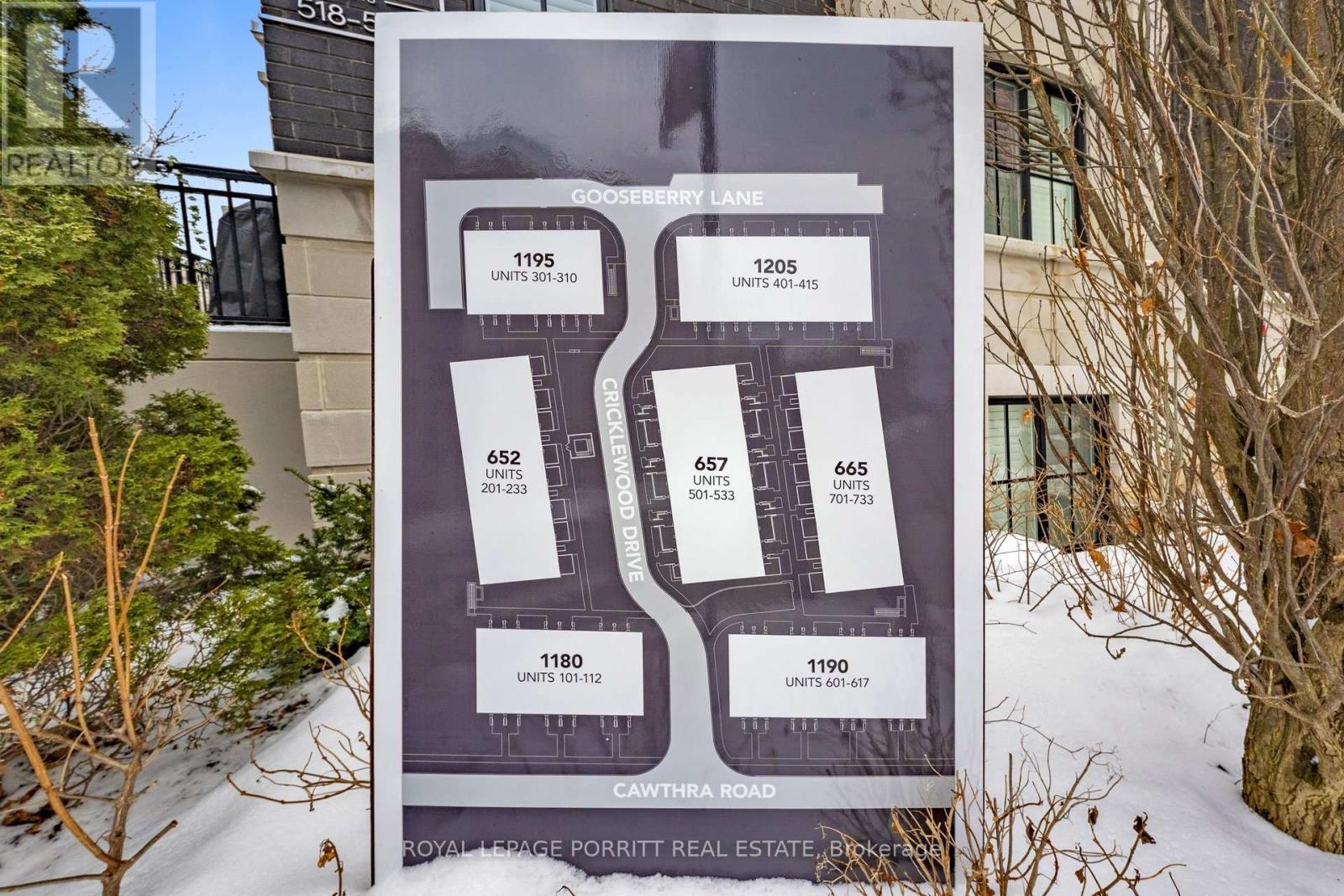 707 - 665 Cricklewood Drive, Mississauga, Ontario  L5G 0B9 - Photo 4 - W12826322