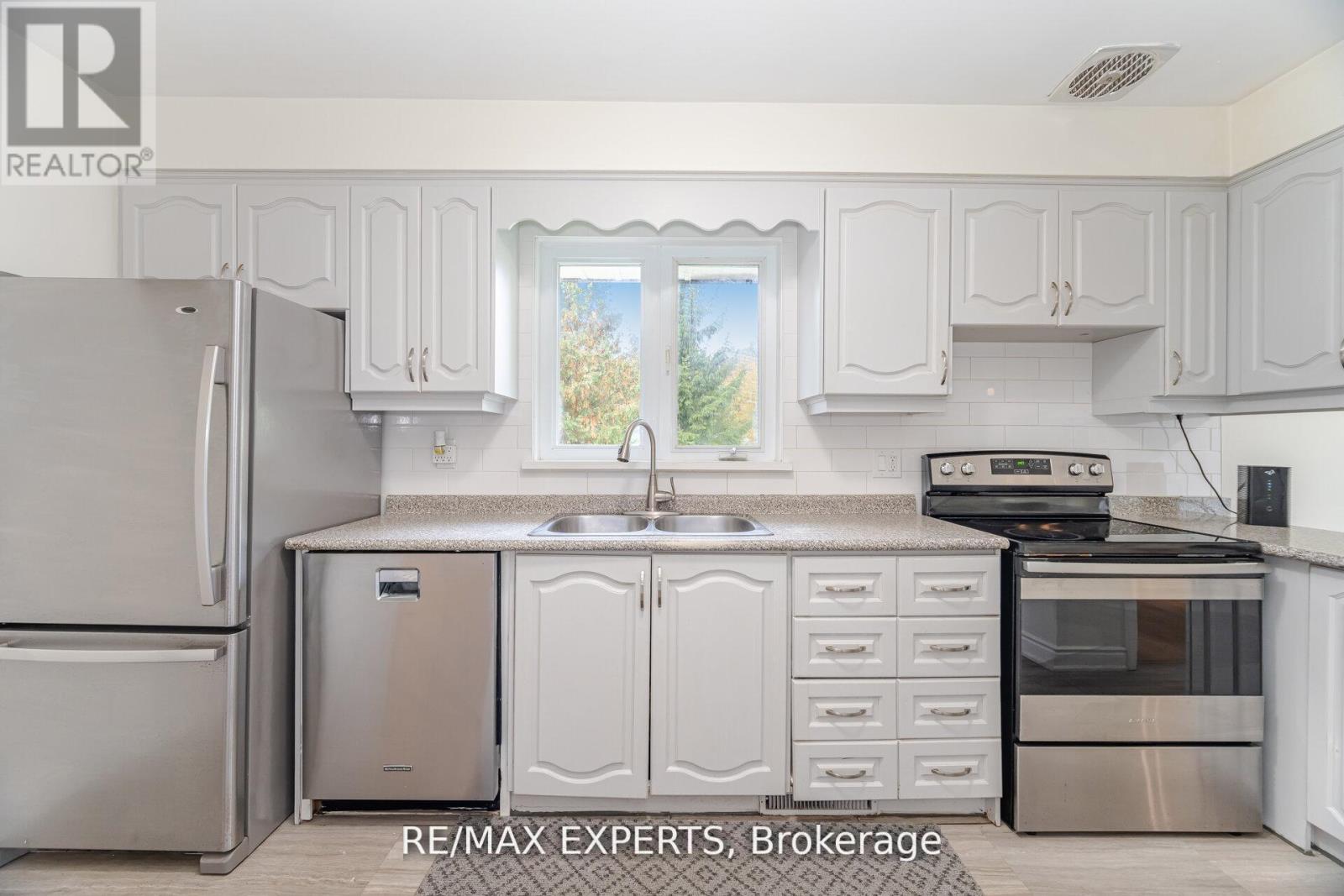 42 Cowley Avenue, Toronto, Ontario  M8B 2E3 - Photo 16 - W12826346