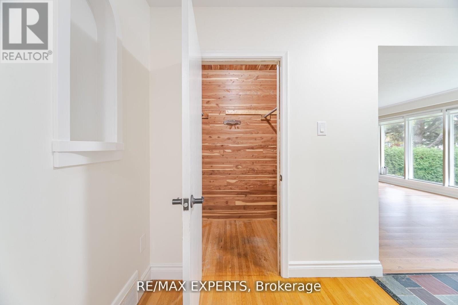 42 Cowley Avenue, Toronto, Ontario  M8B 2E3 - Photo 29 - W12826346