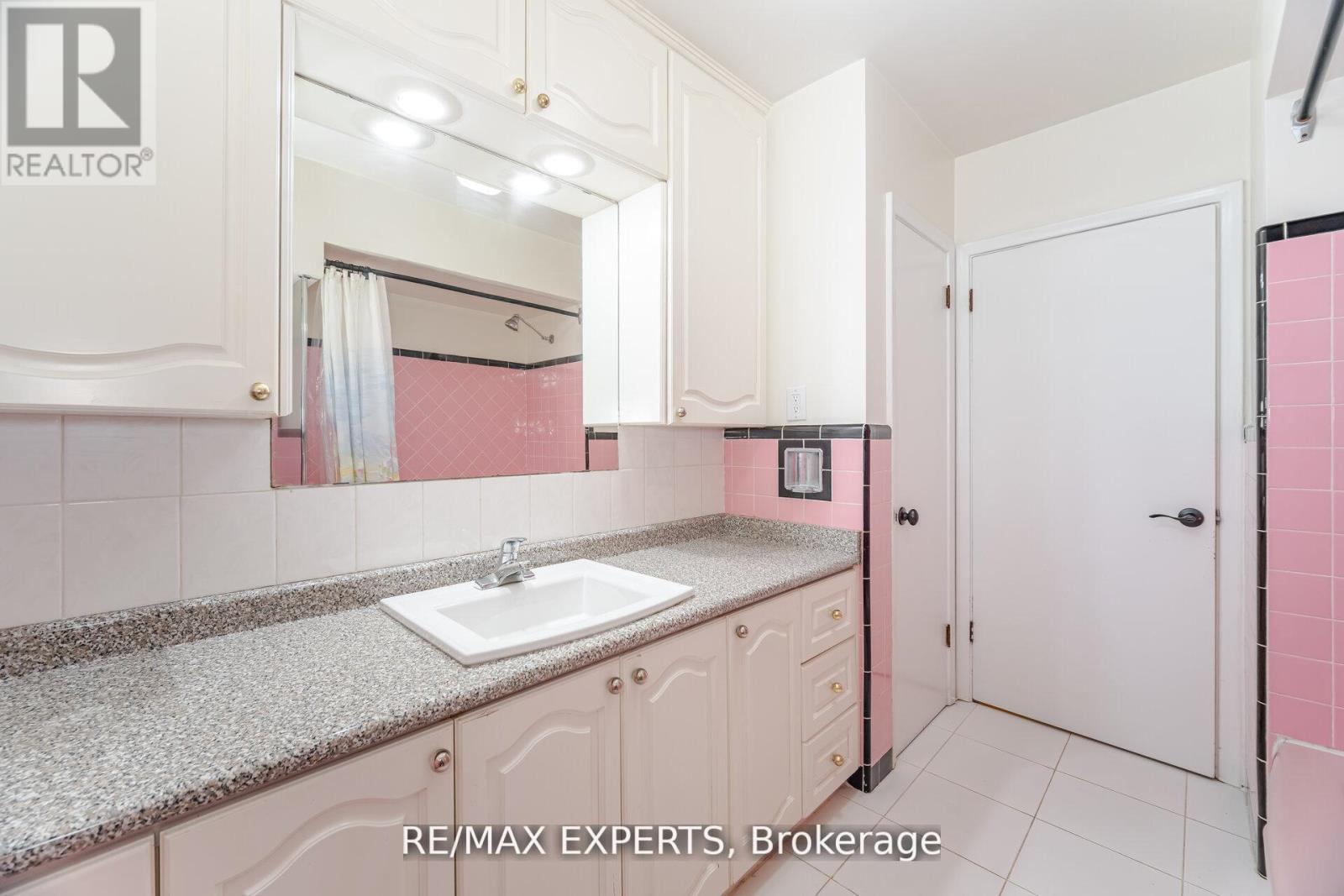 42 Cowley Avenue, Toronto, Ontario  M8B 2E3 - Photo 30 - W12826346