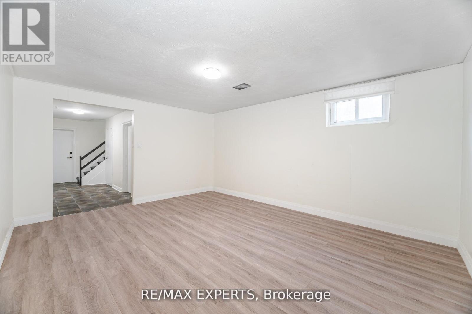 42 Cowley Avenue, Toronto, Ontario  M8B 2E3 - Photo 32 - W12826346