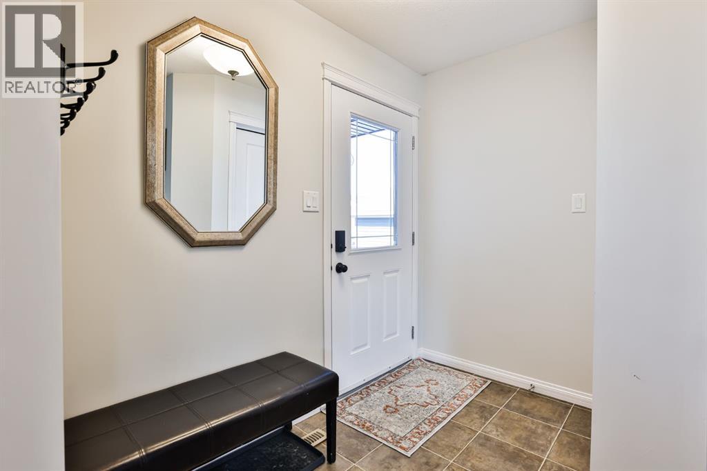 437 Twinriver Road W, Lethbridge, Alberta  T1J 3Y9 - Photo 2 - A2289084