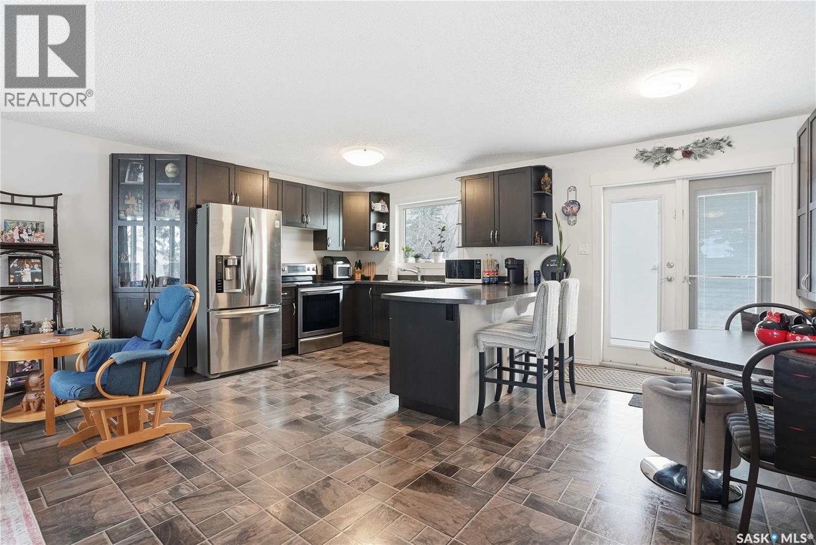 327 Allegretto Crescent, Saskatoon, Saskatchewan  S7K 6W3 - Photo 4 - SK029256