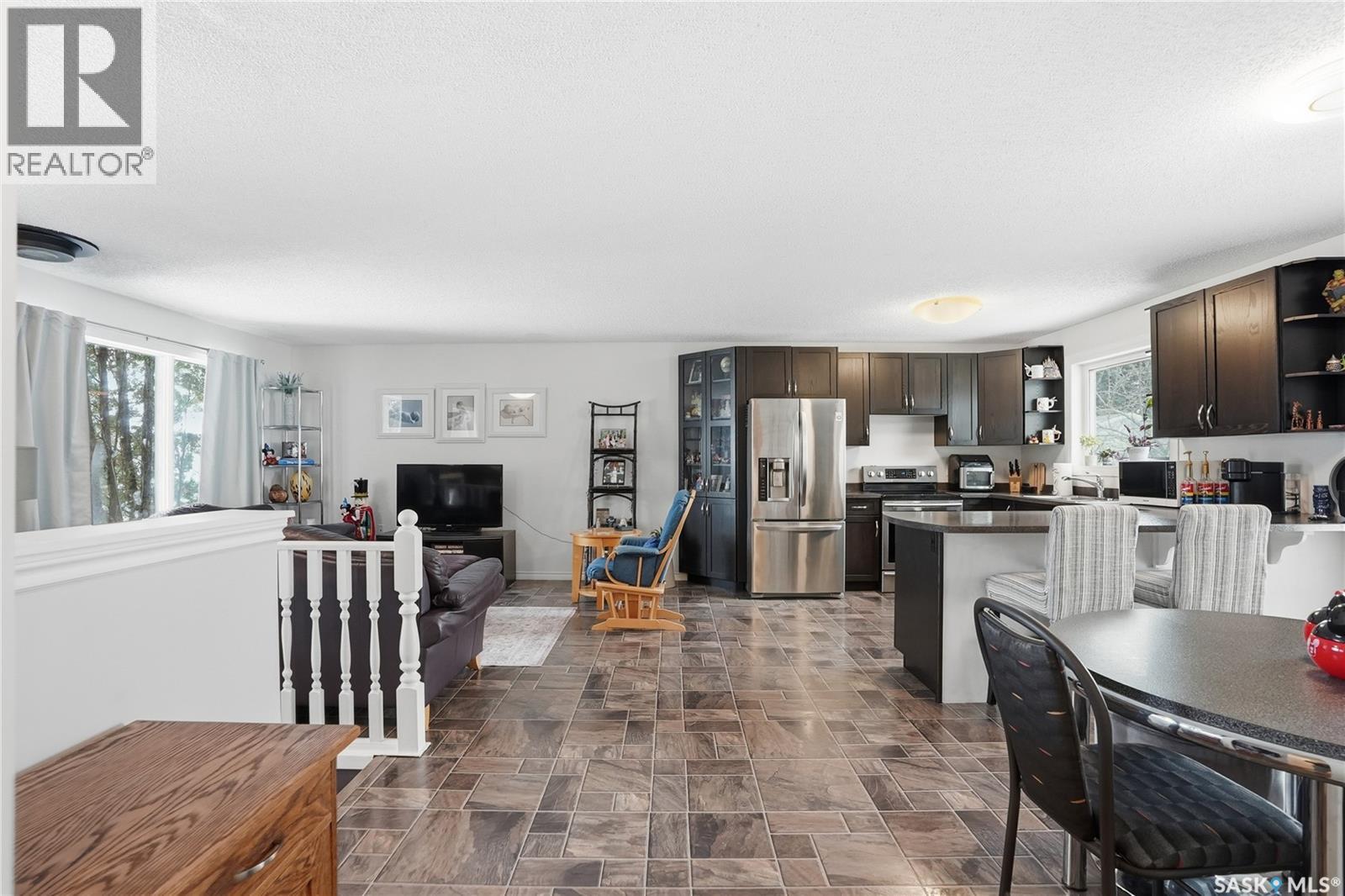 327 Allegretto Crescent, Saskatoon, Saskatchewan  S7K 6W3 - Photo 5 - SK029256