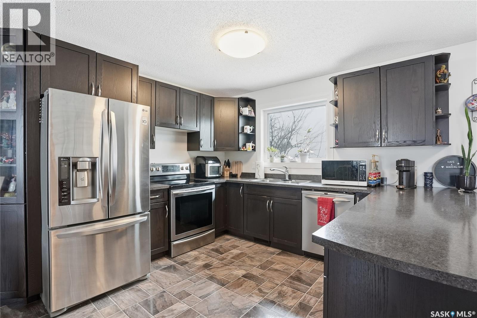 327 Allegretto Crescent, Saskatoon, Saskatchewan  S7K 6W3 - Photo 6 - SK029256