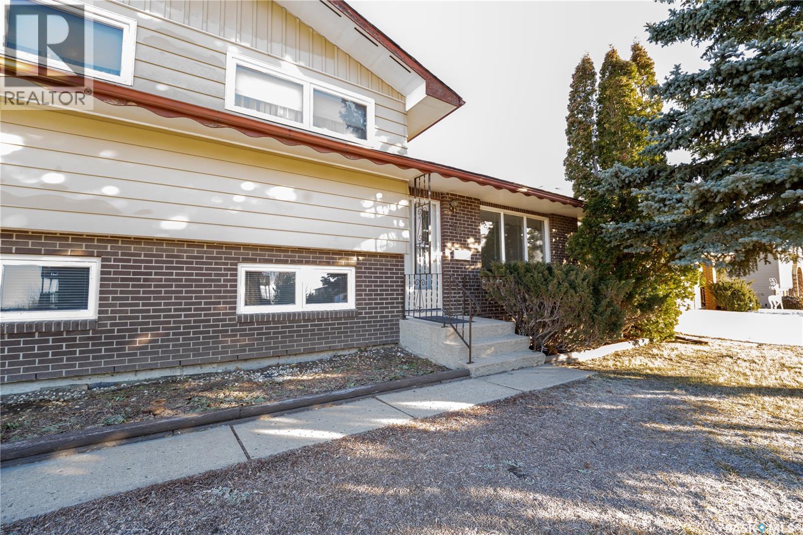 30 Avens Road, Moose Jaw, Saskatchewan  S6J 1B6 - Photo 2 - SK029250