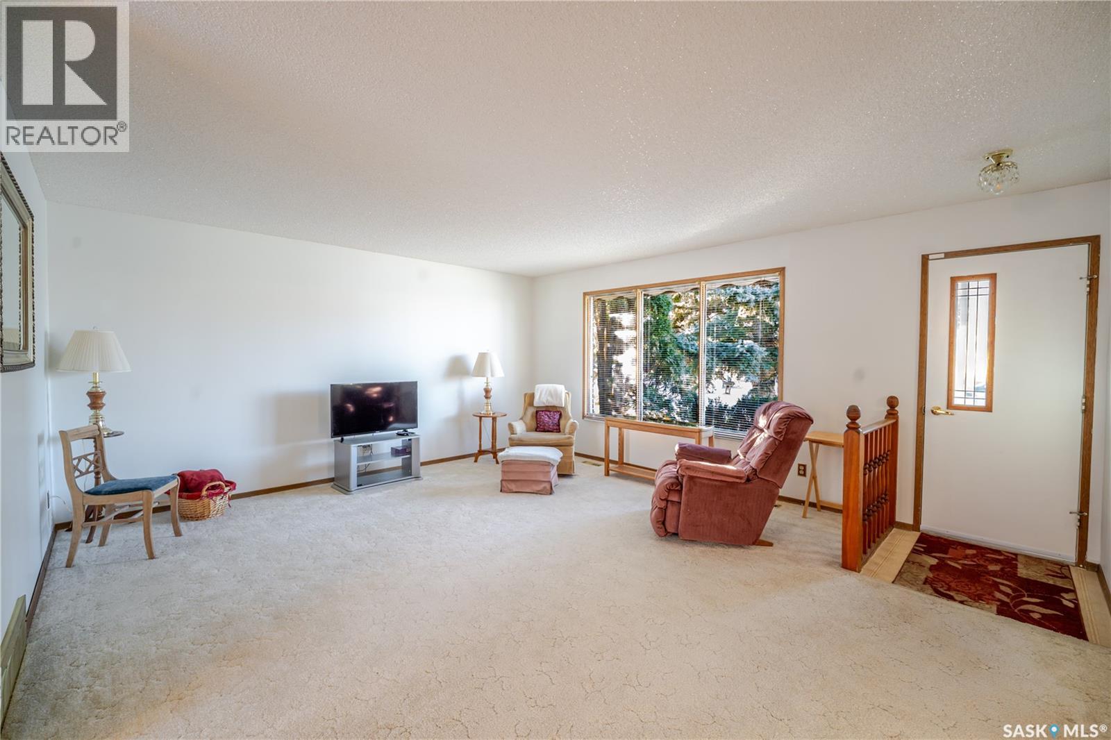 30 Avens Road, Moose Jaw, Saskatchewan  S6J 1B6 - Photo 5 - SK029250