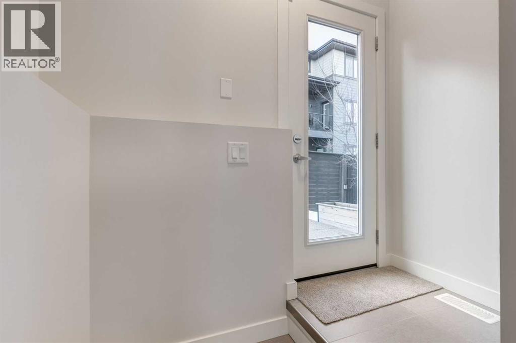 819 Shawnee Terrace Sw, Calgary, Alberta  T2Y 0T4 - Photo 15 - A2279331