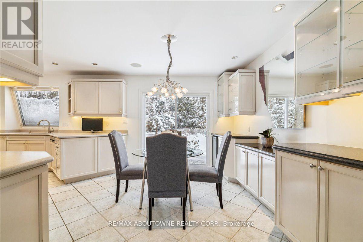 25 Bannisdale Way, Hamilton, Ontario  L0R 1H2 - Photo 16 - X12826146