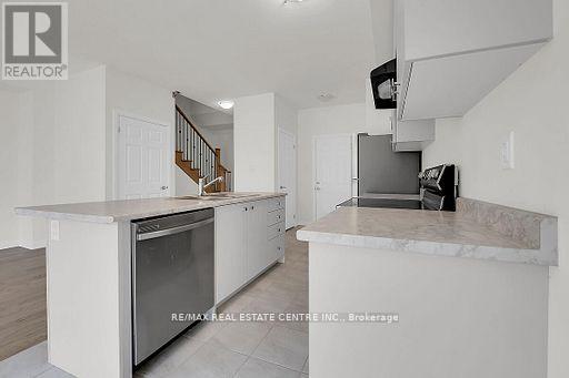 101 Selection Heights, Thorold, Ontario  L2V 0N7 - Photo 12 - X12826282