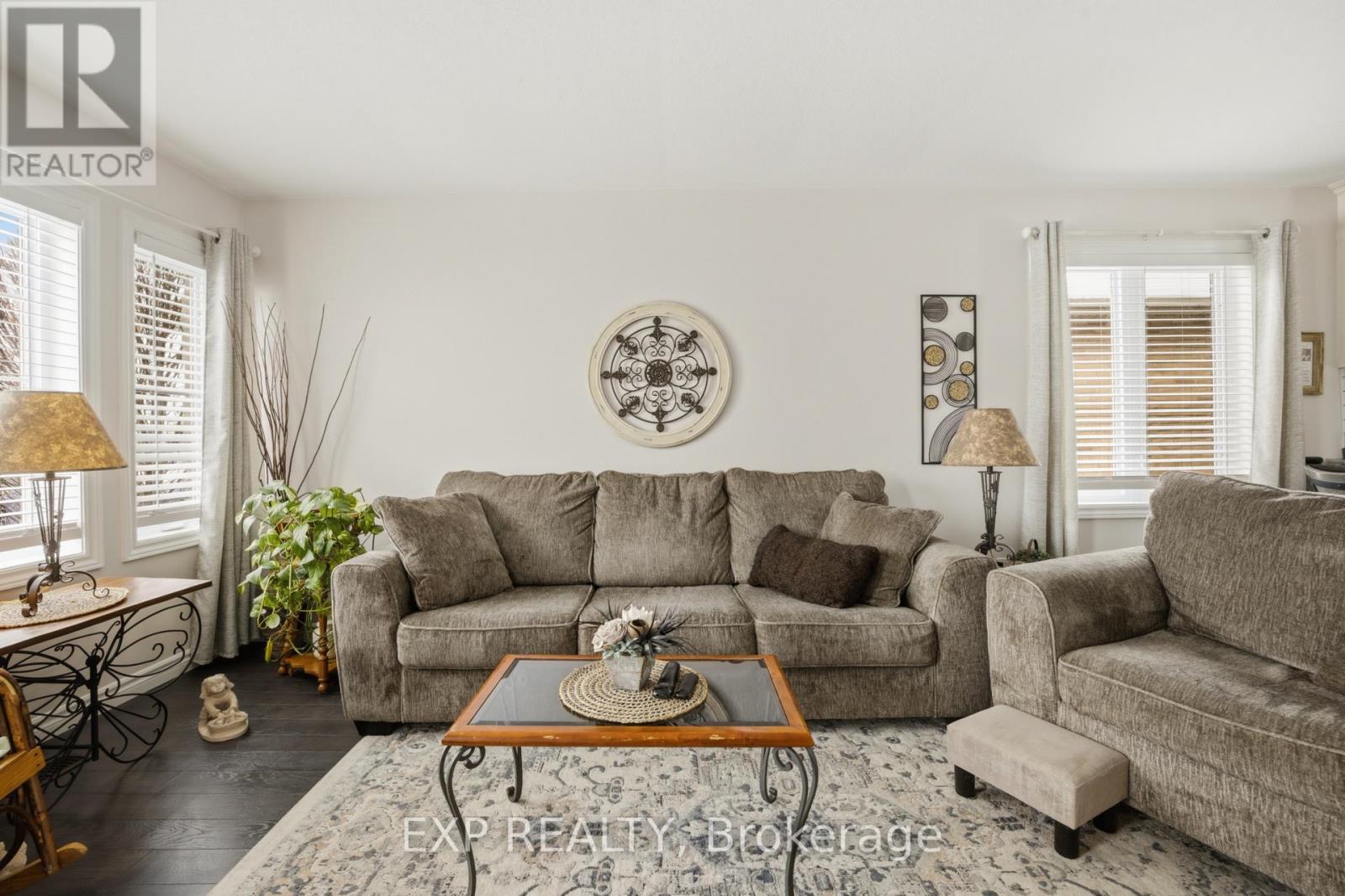 15 Irving Drive, Norwich, Ontario  N0J 1P0 - Photo 9 - X12826324