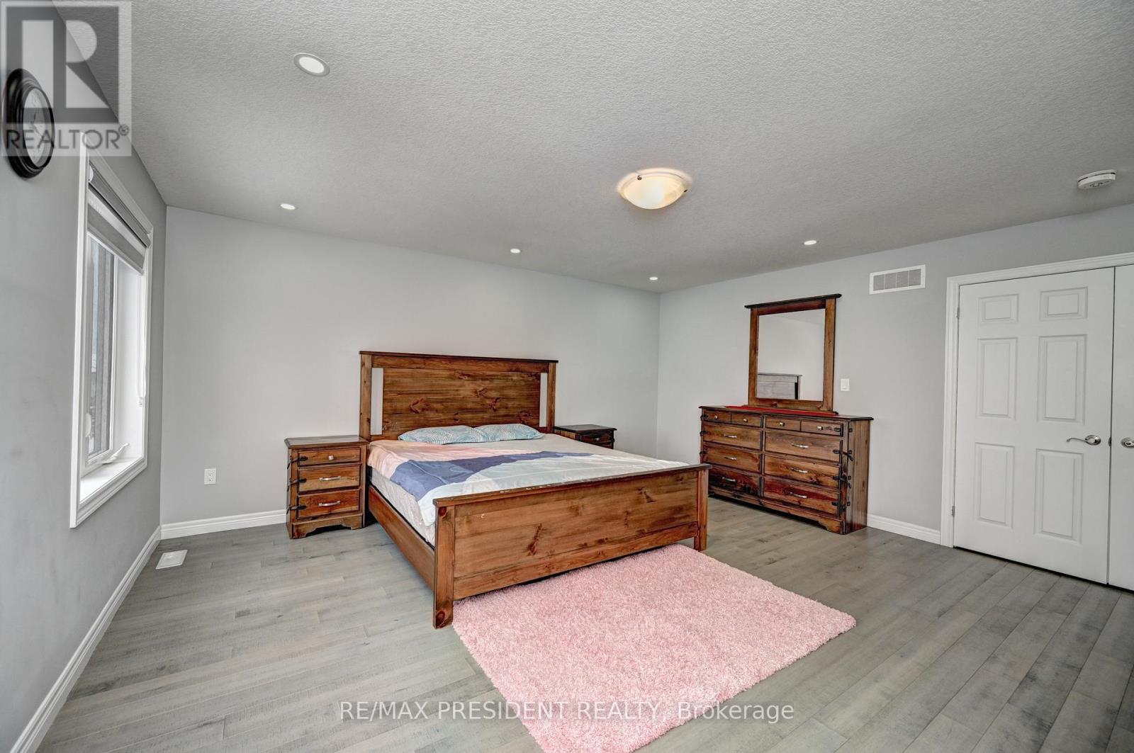 552 Florencedale Crescent, Kitchener, Ontario  N2R 0N3 - Photo 23 - X12826368