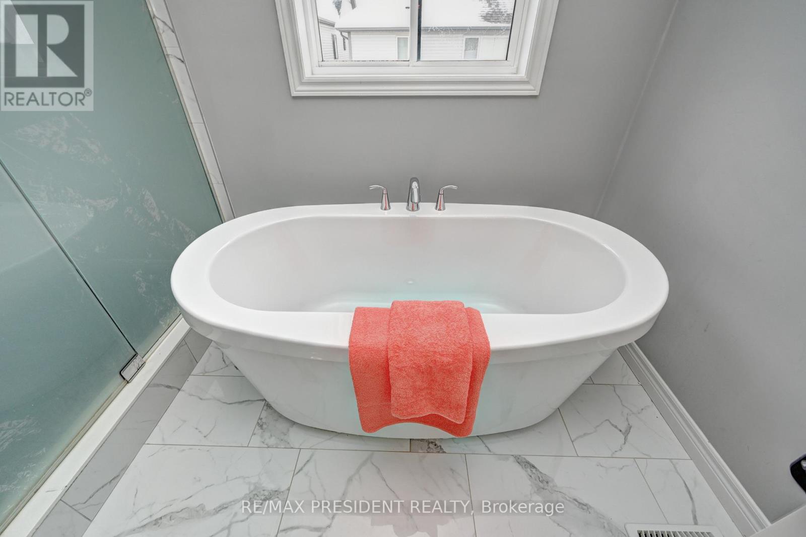 552 Florencedale Crescent, Kitchener, Ontario  N2R 0N3 - Photo 26 - X12826368