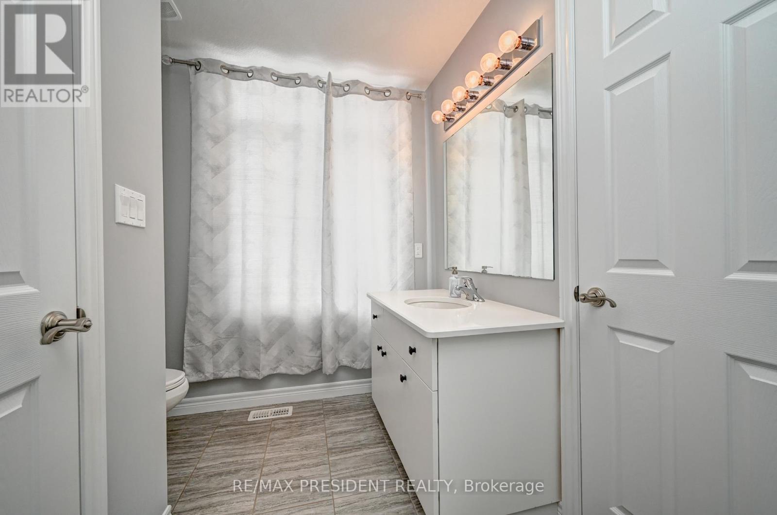 552 Florencedale Crescent, Kitchener, Ontario  N2R 0N3 - Photo 31 - X12826368