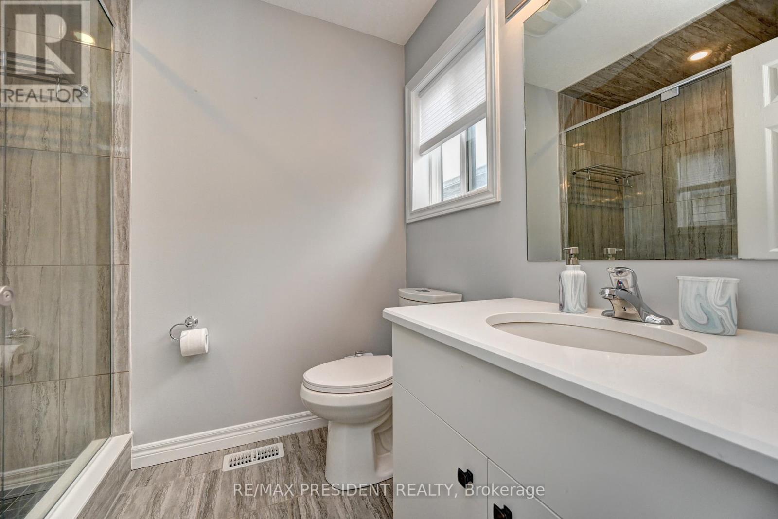 552 Florencedale Crescent, Kitchener, Ontario  N2R 0N3 - Photo 39 - X12826368