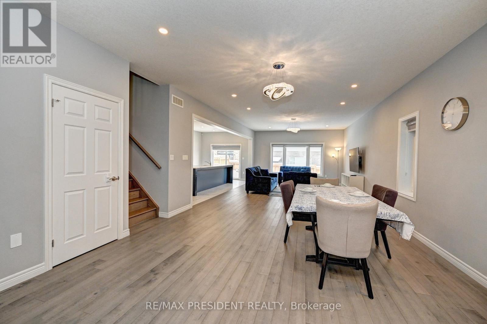 552 Florencedale Crescent, Kitchener, Ontario  N2R 0N3 - Photo 5 - X12826368