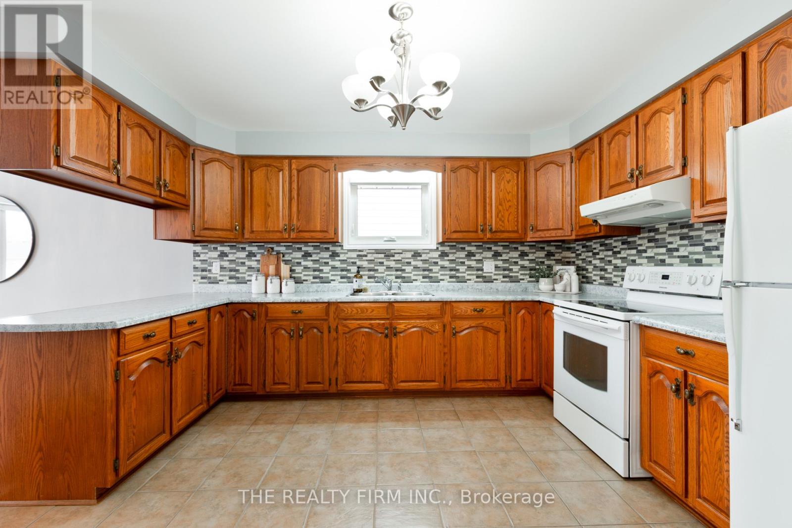 10 Westgate Avenue, Strathroy-Caradoc, Ontario  N7G 3T1 - Photo 13 - X12826394