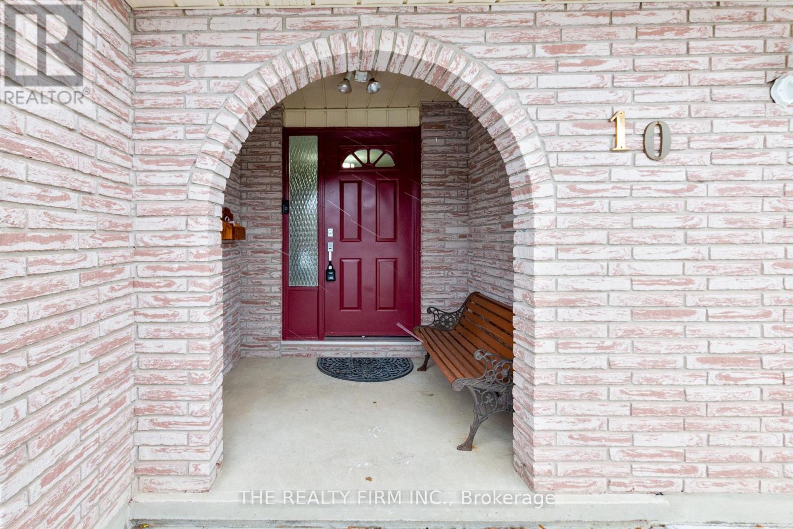 10 Westgate Avenue, Strathroy-Caradoc, Ontario  N7G 3T1 - Photo 2 - X12826394