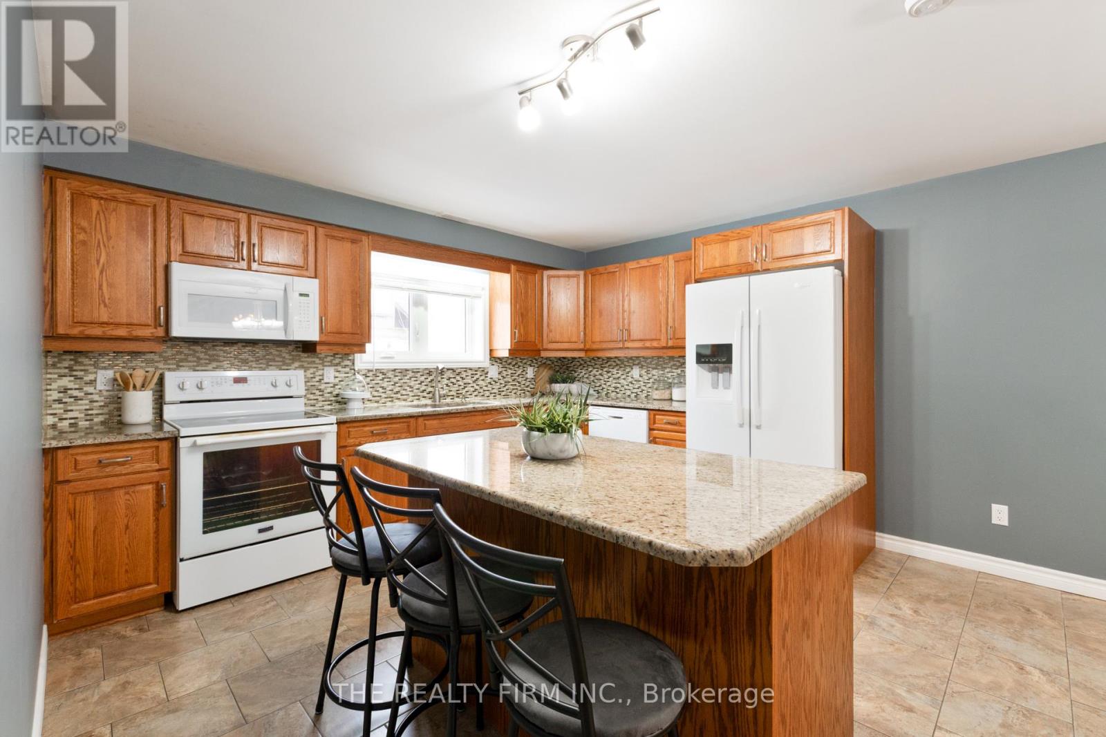 10 Westgate Avenue, Strathroy-Caradoc, Ontario  N7G 3T1 - Photo 32 - X12826394