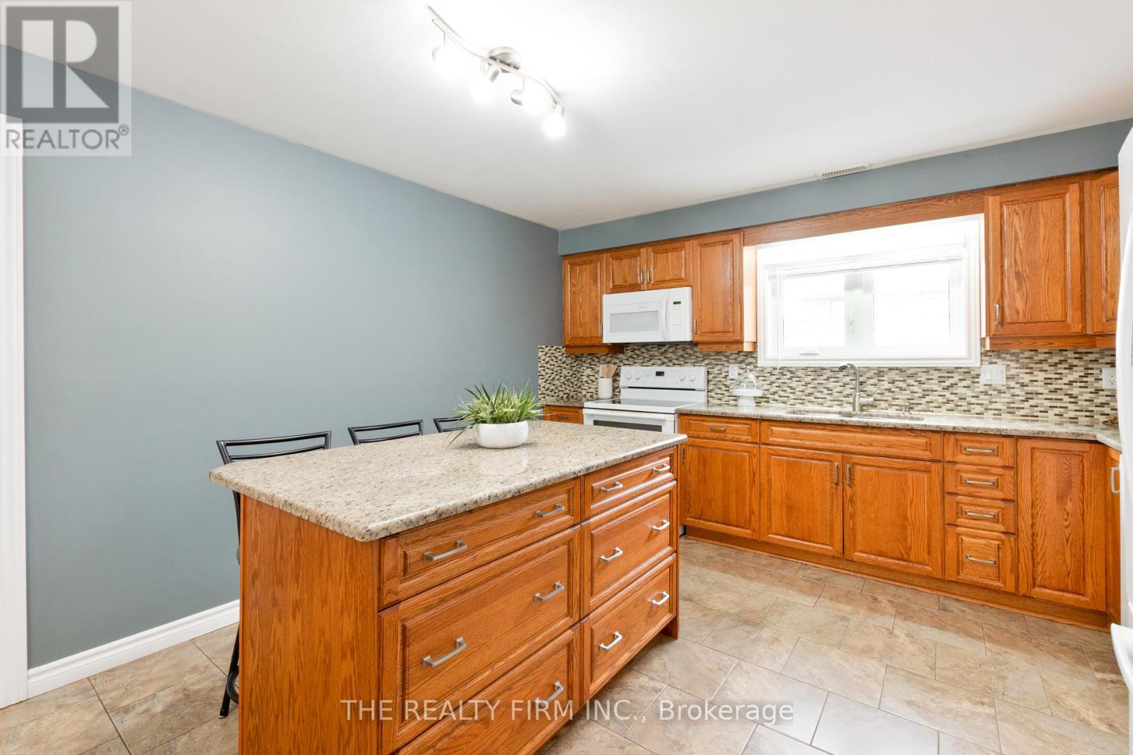 10 Westgate Avenue, Strathroy-Caradoc, Ontario  N7G 3T1 - Photo 33 - X12826394