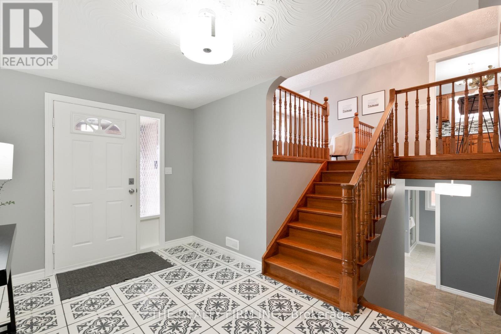 10 Westgate Avenue, Strathroy-Caradoc, Ontario  N7G 3T1 - Photo 4 - X12826394